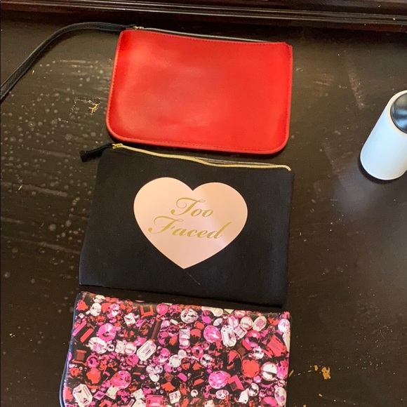 Set of 3 cosmetic bags. - Picture 2 of 5